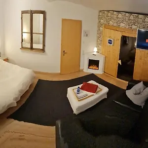 Schönste Lage Am Rhein In Unmittelbarer Stadtnähe, Köln